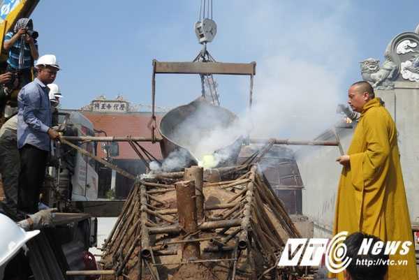Cận cảnh lễ đúc 13 pho tượng Phật đặt tại bảo tháp 'độc nhất vô nhị' tại Hải Phòng