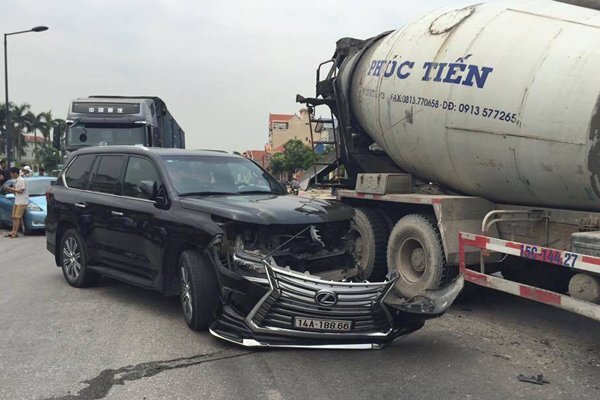 4 ô tô tông liên hoàn, giao thông ùn tắc trên quốc lộ ở Hải Phòng