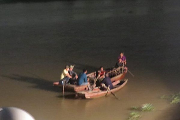 Rủ nhau tắm sông, 2 học sinh chết đuối
