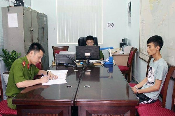 Nhặt được vé xe và chìa khoá, nổi lòng tham trộm luôn xe máy