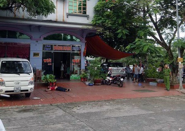 Nam thanh niên chết bất thường trước cửa nhà nghỉ sau tiếng động lớn