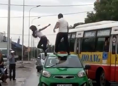 Sự thật clip cô gái 'ngáo đá' bị tài xế taxi đánh ngã lăn xuống đất ở Hải Dương