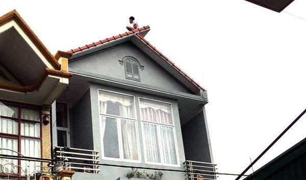 Nhảy từ tầng 3 xuống đất, nam thanh niên nghi 'ngáo đá' thiệt mạng