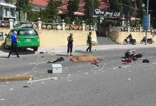 Taxi vượt ẩu, đâm vào xe máy khiến một người thiệt mạng