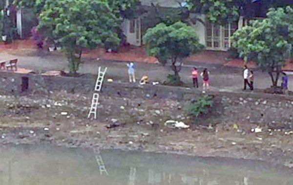 Thi thể nam thanh niên dưới kênh cạn nước tại Quảng Ninh