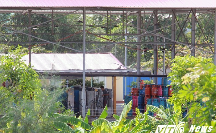 Cơ sở sang chiết gas nằm sát kho quân đội vẫn được cấp phép: Chưa có giấy phép đã sang chiết gas?
