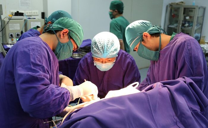 Bé 2 tháng tuổi bị thoát vị não nguy hiểm vừa được phẫu thuật thành công