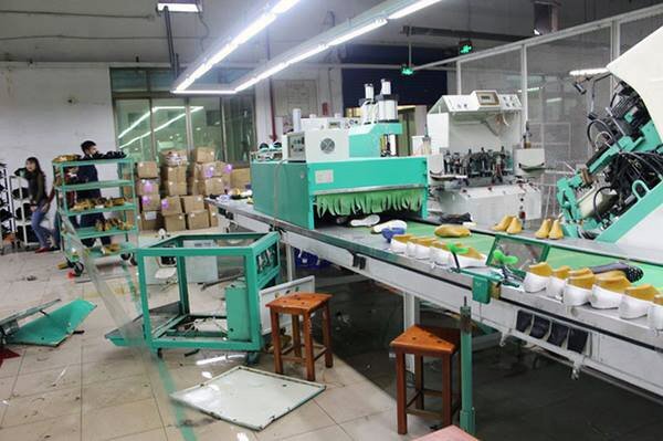 Nổ máy hấp giày khiến 5 người bị thương: Nữ phó quản đốc không qua khỏi