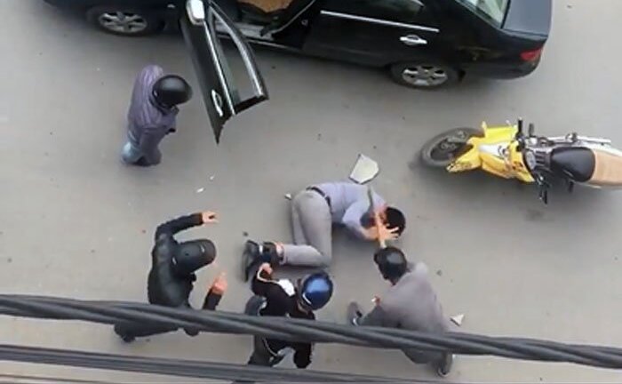 Truy tìm nhóm côn đồ đất Cảng đánh người dã man trên phố Hải Phòng