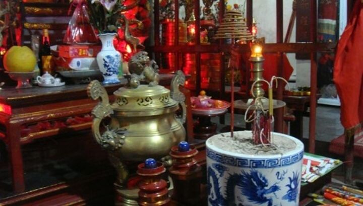 Cúng ông Công, ông Táo trước hay tỉa chân nhang trước để tránh đại kỵ?