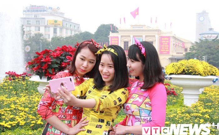 Phố phường Hải Phòng rực rỡ đón Tết Nguyên đán Mậu Tuất