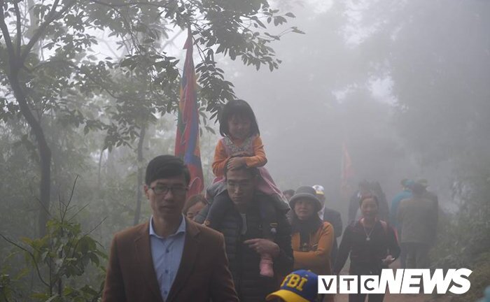 Nghìn người băng rừng, vượt núi đổ về thánh địa Phật giáo Trúc Lâm ngày khai hội