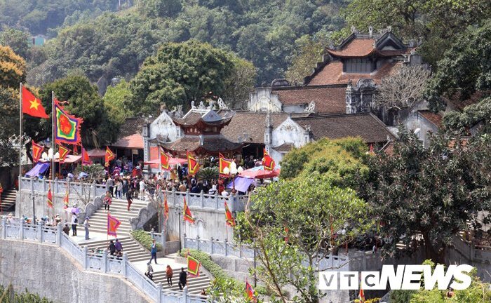 Vạn người chiêm bái ngôi đền linh thiêng vùng Đông Bắc Tổ quốc