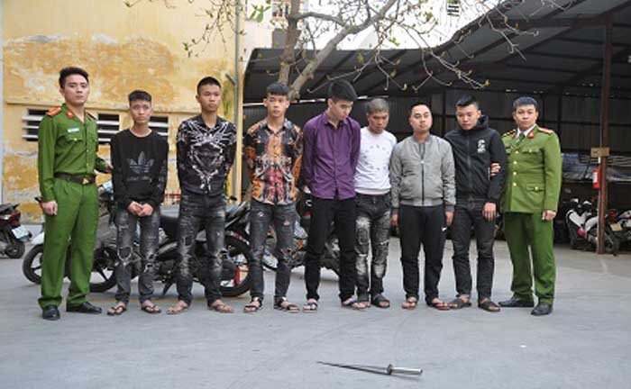 Bắt nhóm côn đồ đánh đập, nhốt người trong cốp ô tô ép viết giấy vay nợ