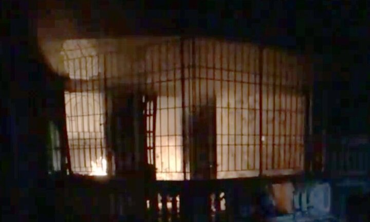 Lửa bùng phát trở lại sau nhiều giờ, người dân hoảng loạn tháo chạy trong đêm