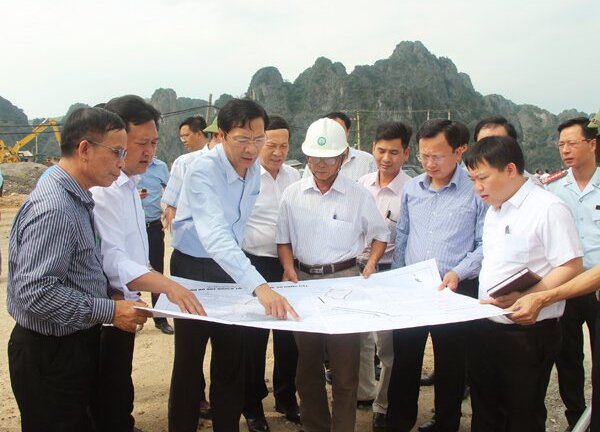 Quảng Ninh tạm dừng việc mua bán đất ở Vân Đồn trước cơn 'sốt' giá
