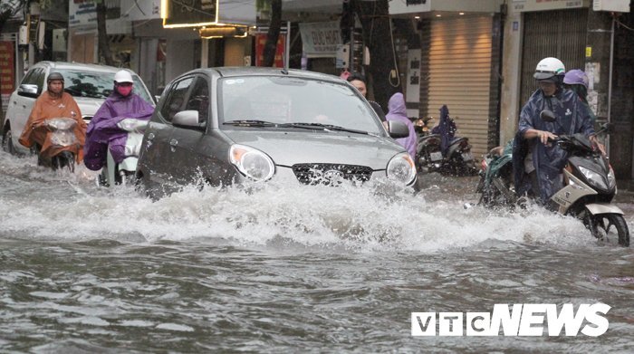 Không khí lạnh áp sát biên giới, miền Bắc có nơi mưa rất to