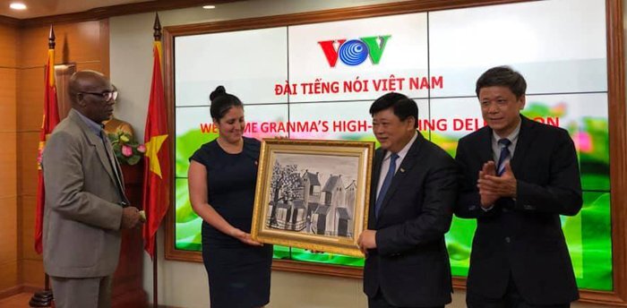 Báo Granma của Cuba tăng cường hợp tác với VOV