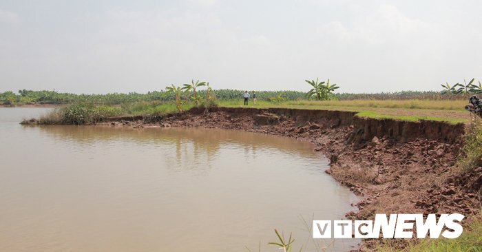 Ảnh: Cát tặc lộng hành cướp đất, phá đê huyện Vĩnh Bảo, Hải Phòng
