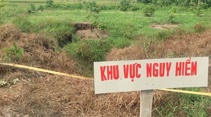 'Hố tử thần' nuốt chửng gần chục cây cam, vải trong vườn nhà dân ở Quảng Ninh