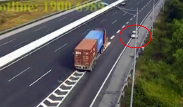 Video: Toàn cảnh xe ô tô đi lùi 1km, đối mặt container và xe bồn trên cao tốc Hà Nội – Hải Phòng