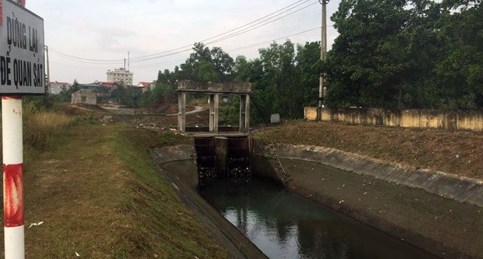 Đi kiểm tra cống thuỷ lợi, phát hiện xác đàn ông mắc kẹt dưới cống