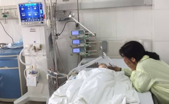 Sặc chuối tiêu, bé 8 tháng tuổi suýt chết