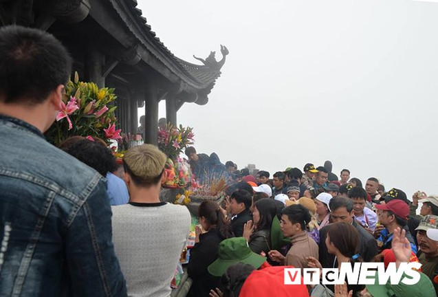 Hàng vạn người hành hương về Yên Tử trong 3 ngày Tết