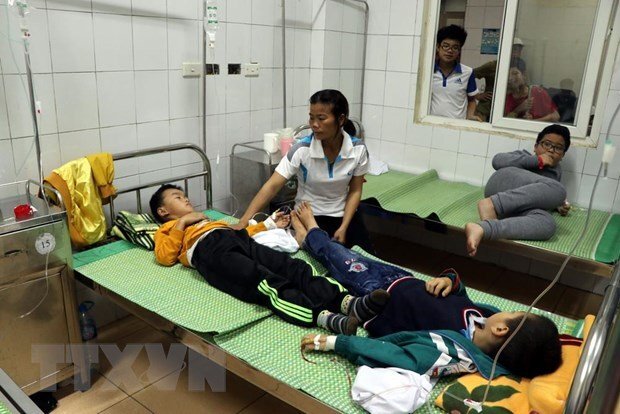 44 học sinh tiểu học bị ngộ độc do ăn nhầm bột thông bồn cầu ở trường giờ ra sao?