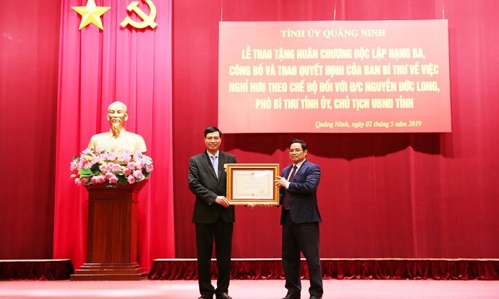 Chủ tịch UBND tỉnh Quảng Ninh nghỉ hưu, nhận Huân chương Độc Lập hạng Ba