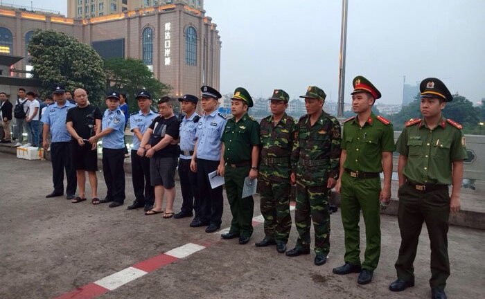 Bắt giữ hai thanh niên Trung Quốc có lệnh truy nã nhập cảnh trái phép vào Việt Nam