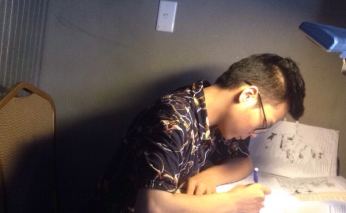 Đang chạy thận cùng mẹ, nam sinh nghèo đất Cảng vẫn quyết tâm thi đỗ đại học