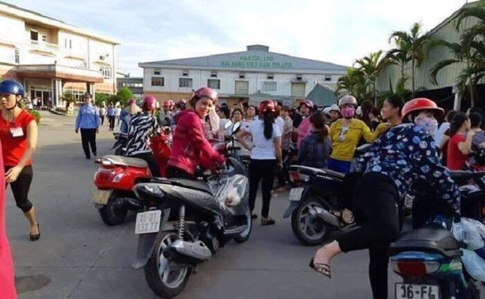 Nghi chủ doanh nghiệp nước ngoài bỏ rơi không trả lương, hàng nghìn công nhân ngừng việc