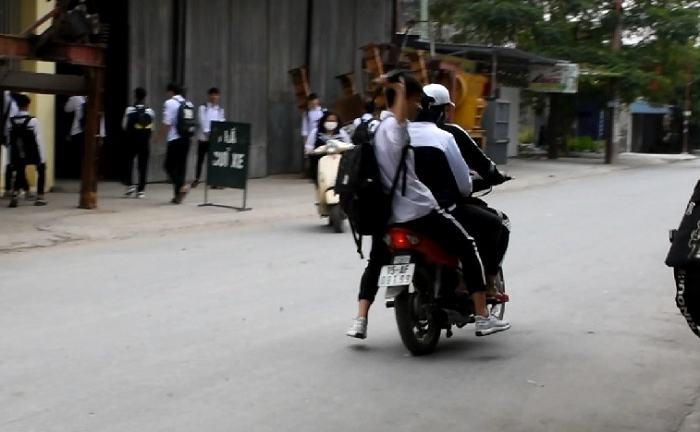 Ảnh: Học sinh nẹt pô, kẹp ba náo loạn đường phố Hải Phòng