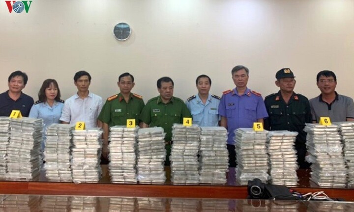 Liên tiếp triệt phá đường dây buôn bán 1.390 bánh heroin xuyên quốc gia vào Việt Nam