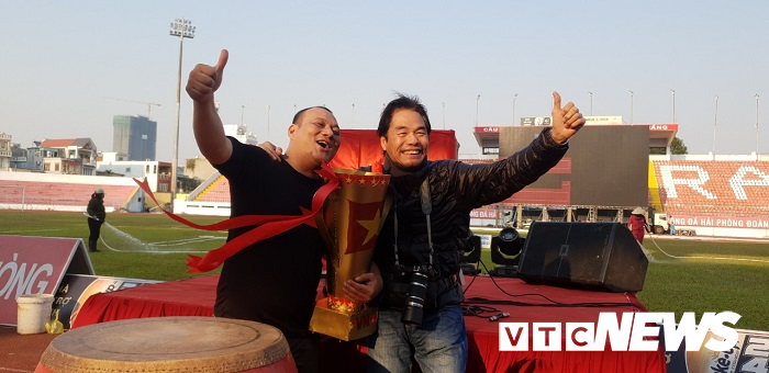 Ảnh: 'Chảo lửa' Lạch Tray sắm màn hình khổng lồ 180m2 phục vụ 20.000 khán giả cổ vũ U22 Việt Nam