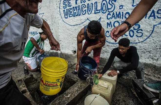Đóng cửa các cơ quan chính phủ, Venezuela tiếp tục sa lầy sâu hơn trong khủng hoảng