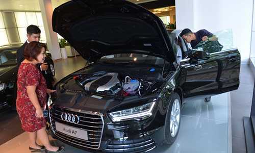 Đua nhau mua ô tô 'chạy' thuế tiêu thụ đặc biệt