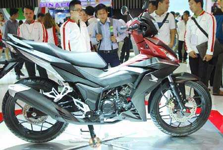 Dân ham đồ mới, doanh nghiệp xe máy bán ế vẫn lãi đậm