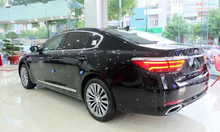 Xe sang cỡ lớn Kia Quoris có gì?