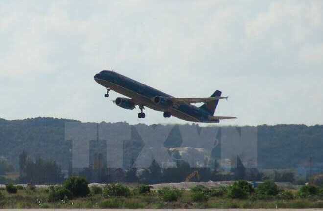 Hàng loạt vụ chiếu tia laze uy hiếp an toàn hoạt động bay ở Nội Bài