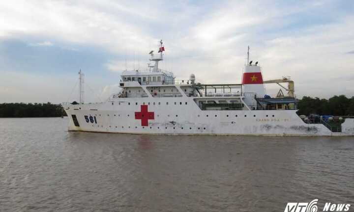 Đang đưa thi thể phi công Casa-212 về Hà Nội