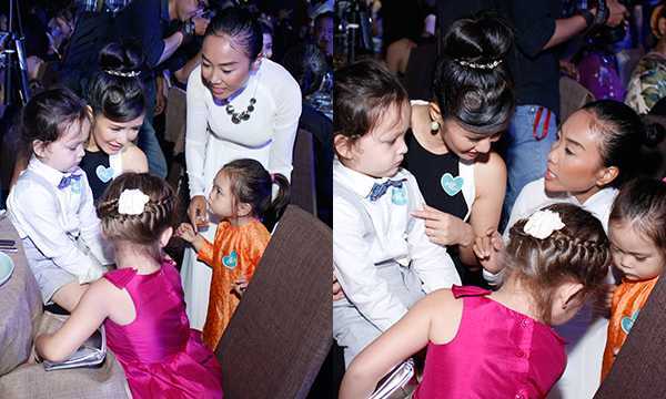 Cặp sinh đôi nhà Hồng Nhung hớn hở khi gặp con gái Đoan Trang