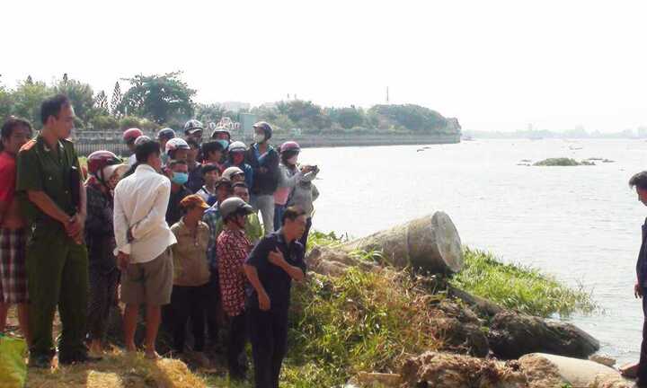 Phát hiện xác nam thanh niên mặc áo cầu thủ trôi dạt trên sông Lam