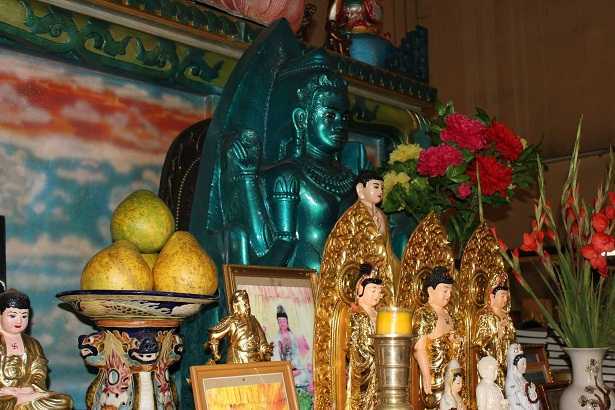 Bí ẩn pho tượng đá quý màu đen trong ngôi chùa cổ ở Đồng Nai