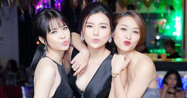 Diệp Bảo Ngọc, Cao Thái Hà 'đọ' vòng một sexy