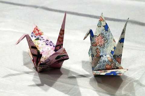 Hạc giấy ông Obama tự tay gấp khi thăm Hiroshima lay động trái tim người Nhật