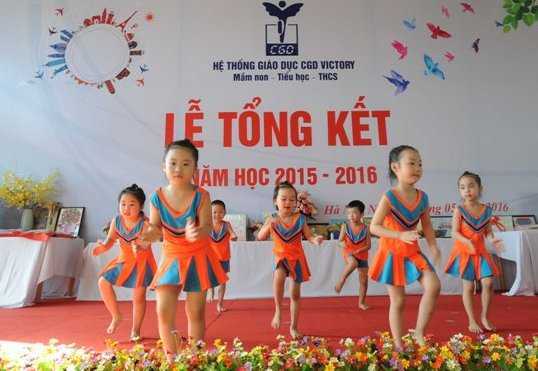 Học sinh tiểu học nhảy Aerobic sôi động tại lễ tổng kết năm học
