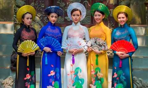 Dàn hot girl Việt khoe dáng trong tà áo dài khiến vạn người mê