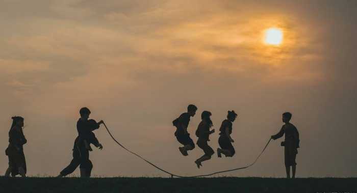 Bộ ảnh “Cho tôi một vé đi tuổi thơ” của học sinh xứ Nghệ đẹp mê lòng giới trẻ